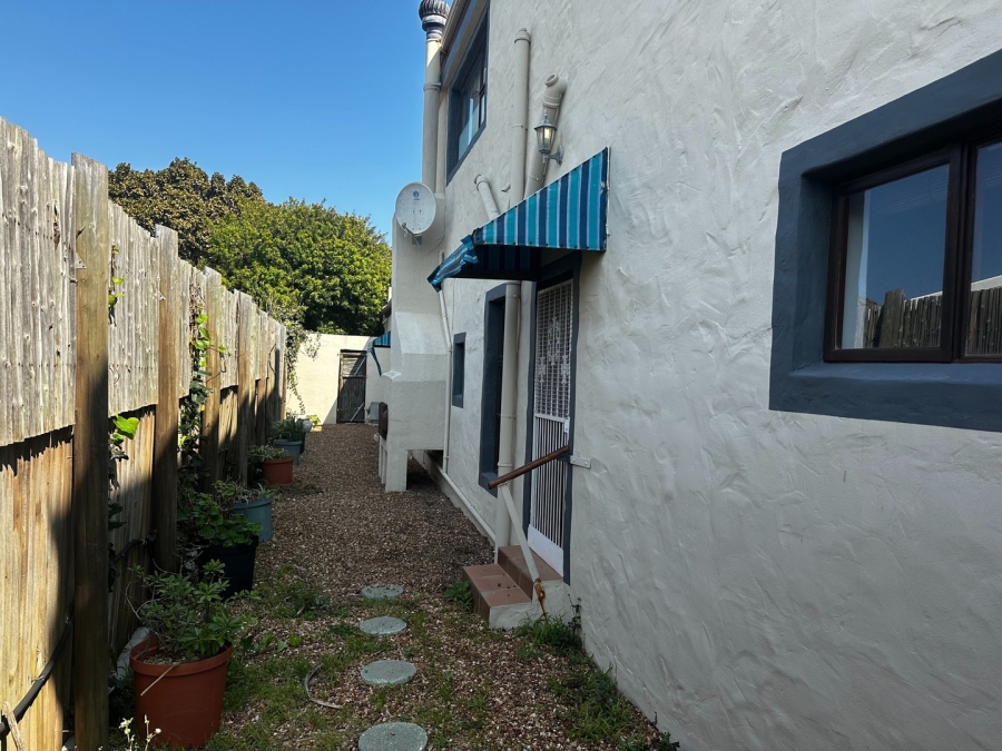 5 Bedroom Property for Sale in Pringle Bay Western Cape